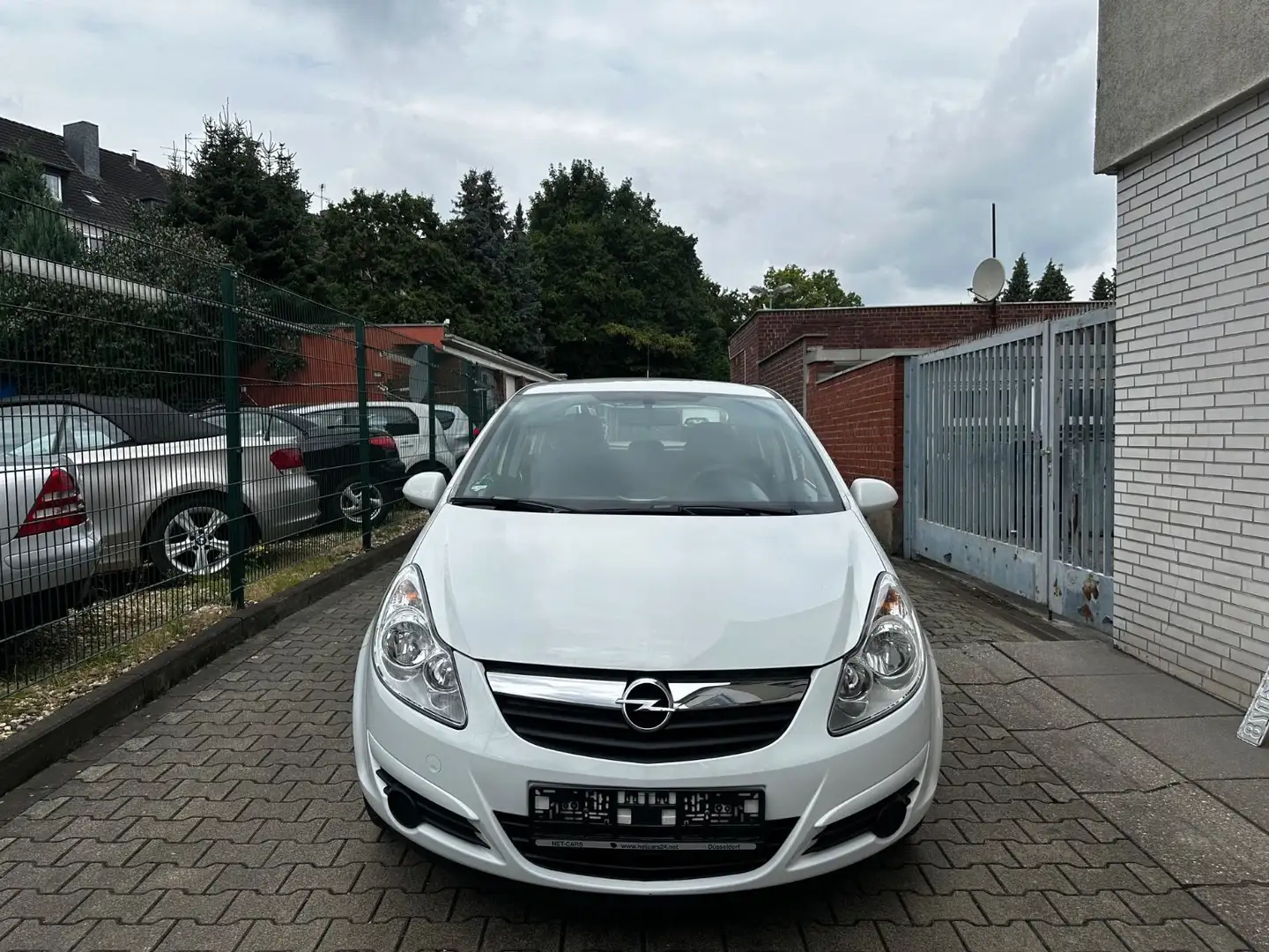 Opel Corsa D Basis TÜV NEU*CHECKHEFT GEPFLEGT Weiß - 2