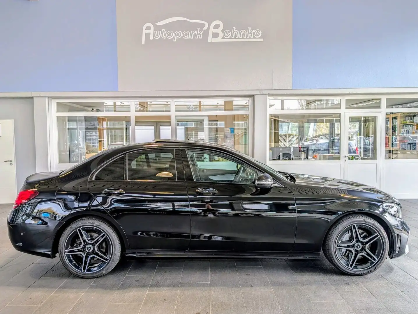 Mercedes-Benz C 400 AMG-Line 4Matic*Panorama*LED*KAM*Burmester Negru - 1