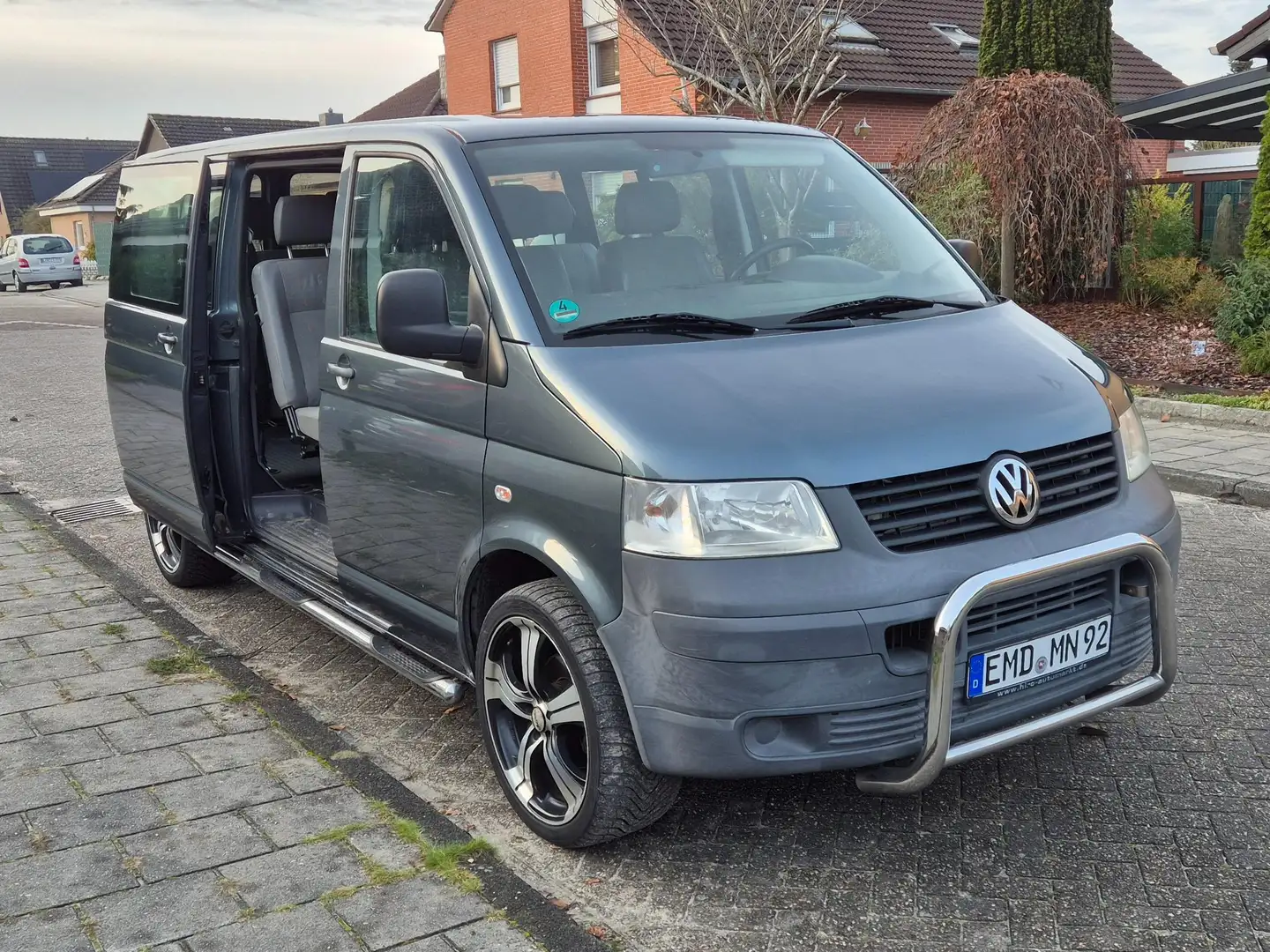 Volkswagen T5 Caravelle Caravelle 4MOTION Lang DPF Trendline Gris - 2