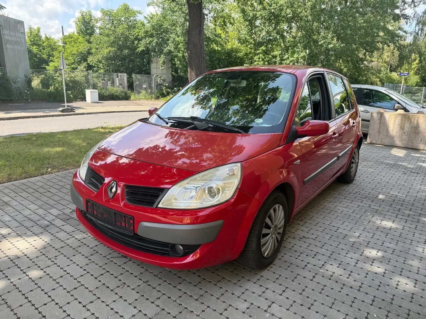 Renault Grand Scenic 1.6 16V Exception Rouge - 1