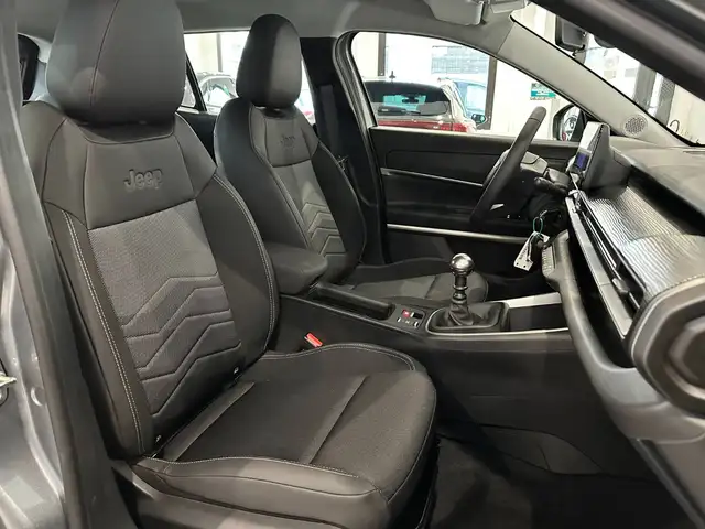 Jeep Avenger view 10