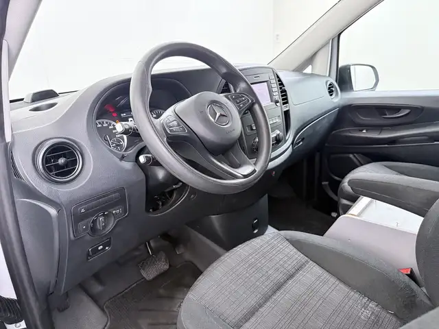 Mercedes-Benz Vito view 3