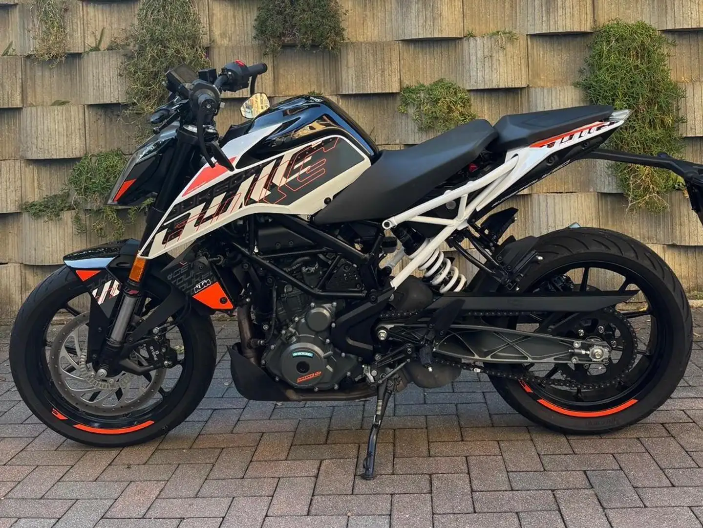 KTM 390 Duke White edition Noir - 1