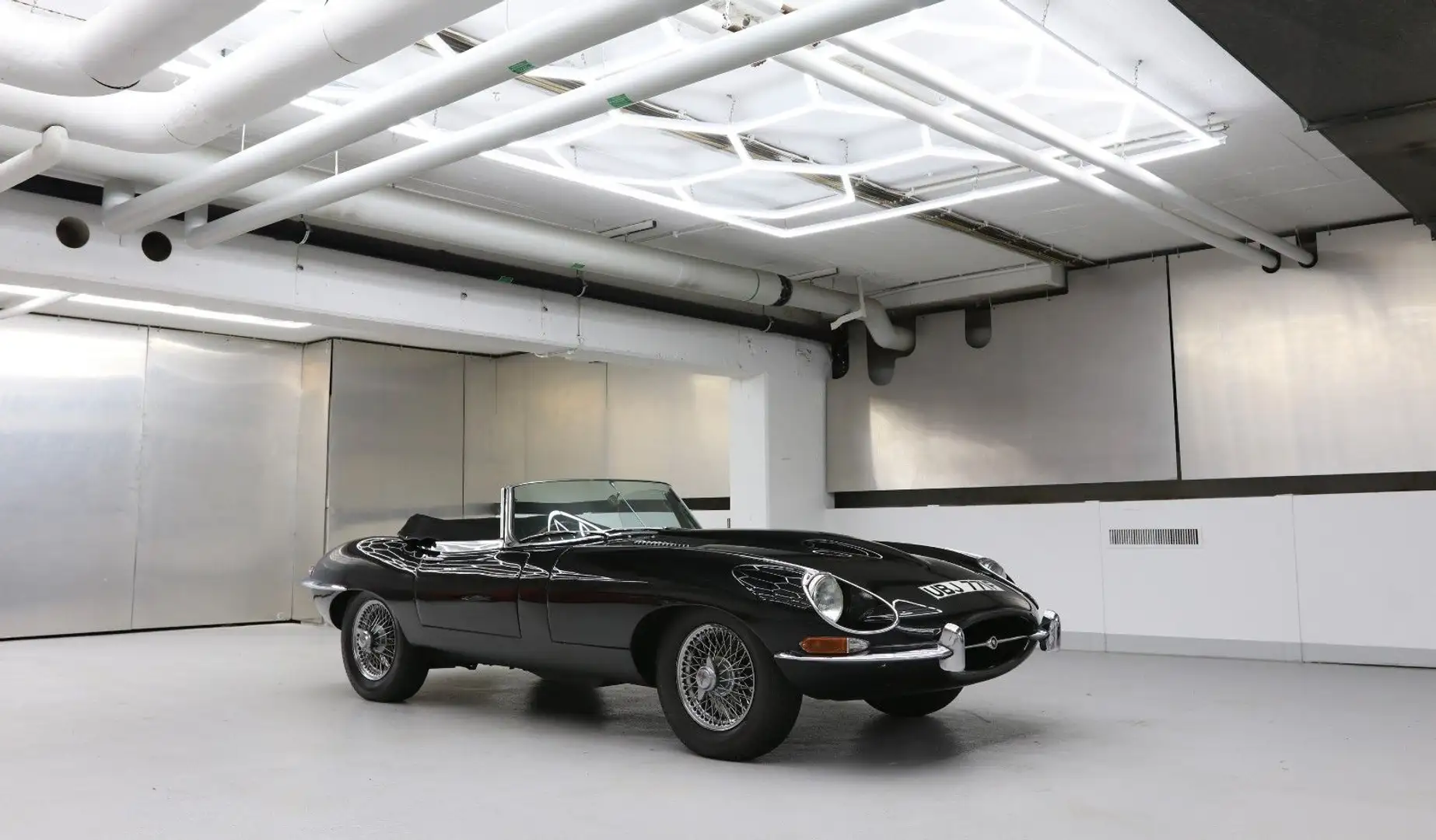 Jaguar E-Type Roadster Series 1.5 black on red Чорний - 2
