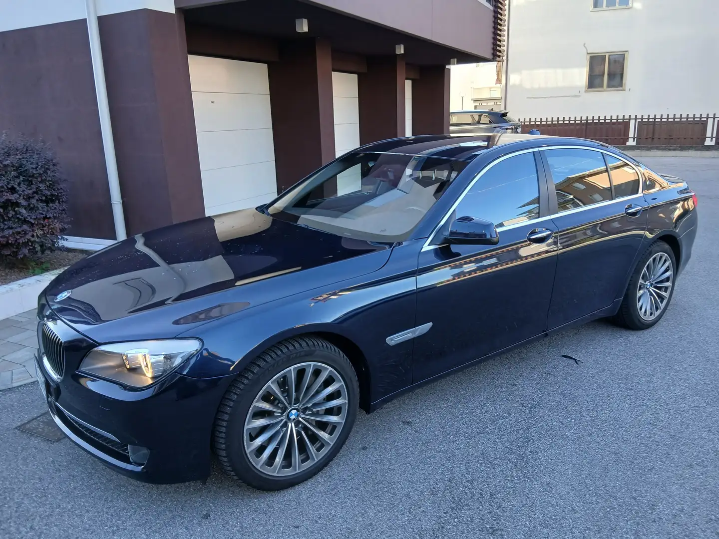 BMW 750 i Eccelsa auto UNICO PROPRIETARIO Blu/Azzurro - 2