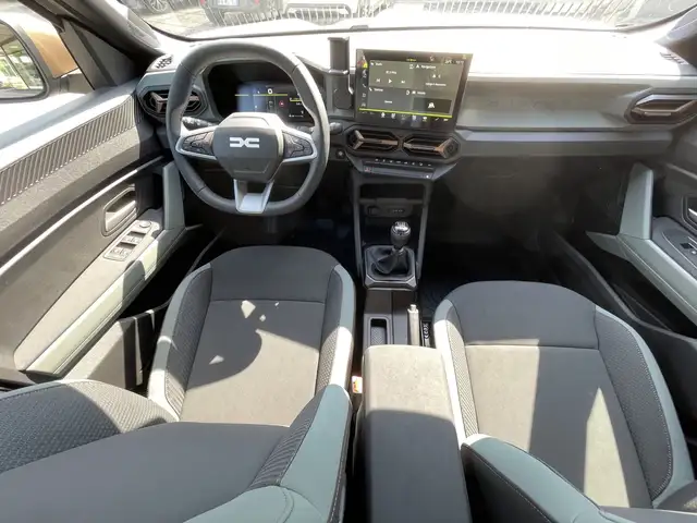 Dacia Duster view 6