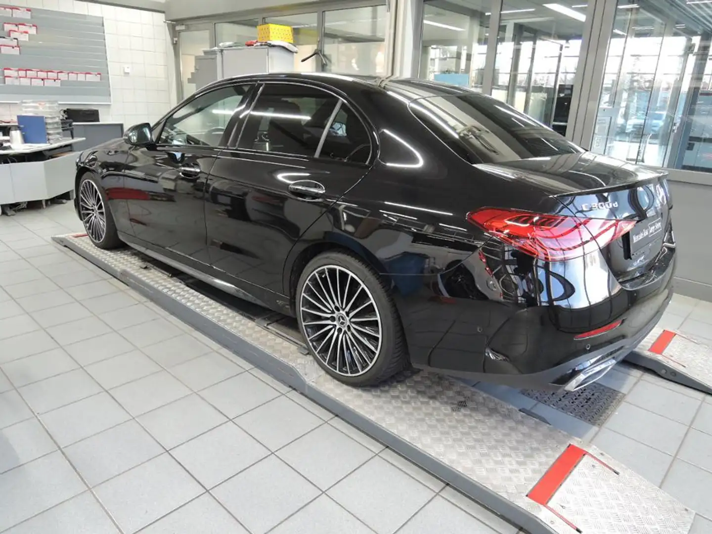 Mercedes-Benz C 300 d 4M AMG/Night/LED/Panorama-SD/Distronic/ Schwarz - 2