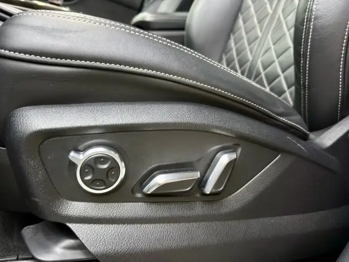 Audi SQ7 4.0 TDI quattro Tiptronic 2016, foto 32