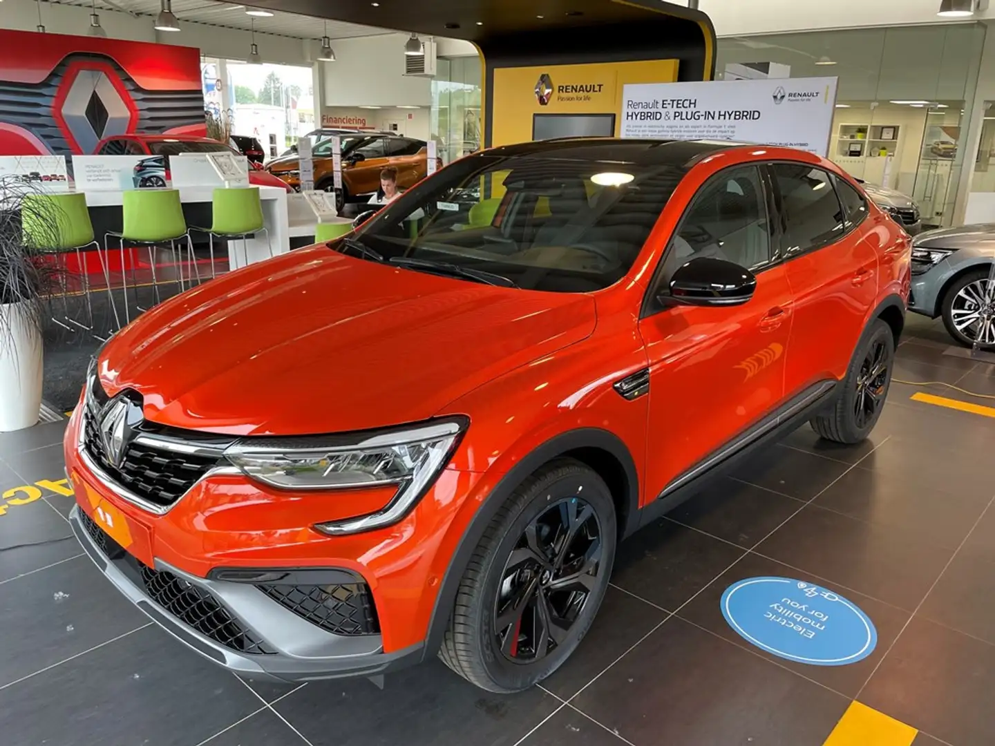 Renault Arkana RS. Line Hybride EDC 1.3CC 140PK  Automaat Orange - 1