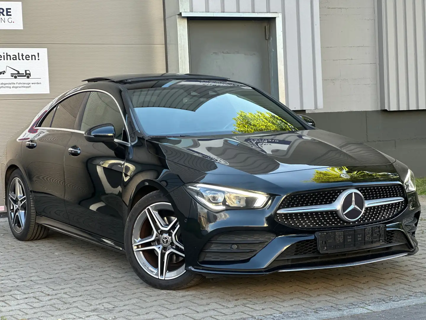 Mercedes-Benz CLA 200 AMG-Line/Panorama/Kamera/Ambiente/Alcantara Schwarz - 2