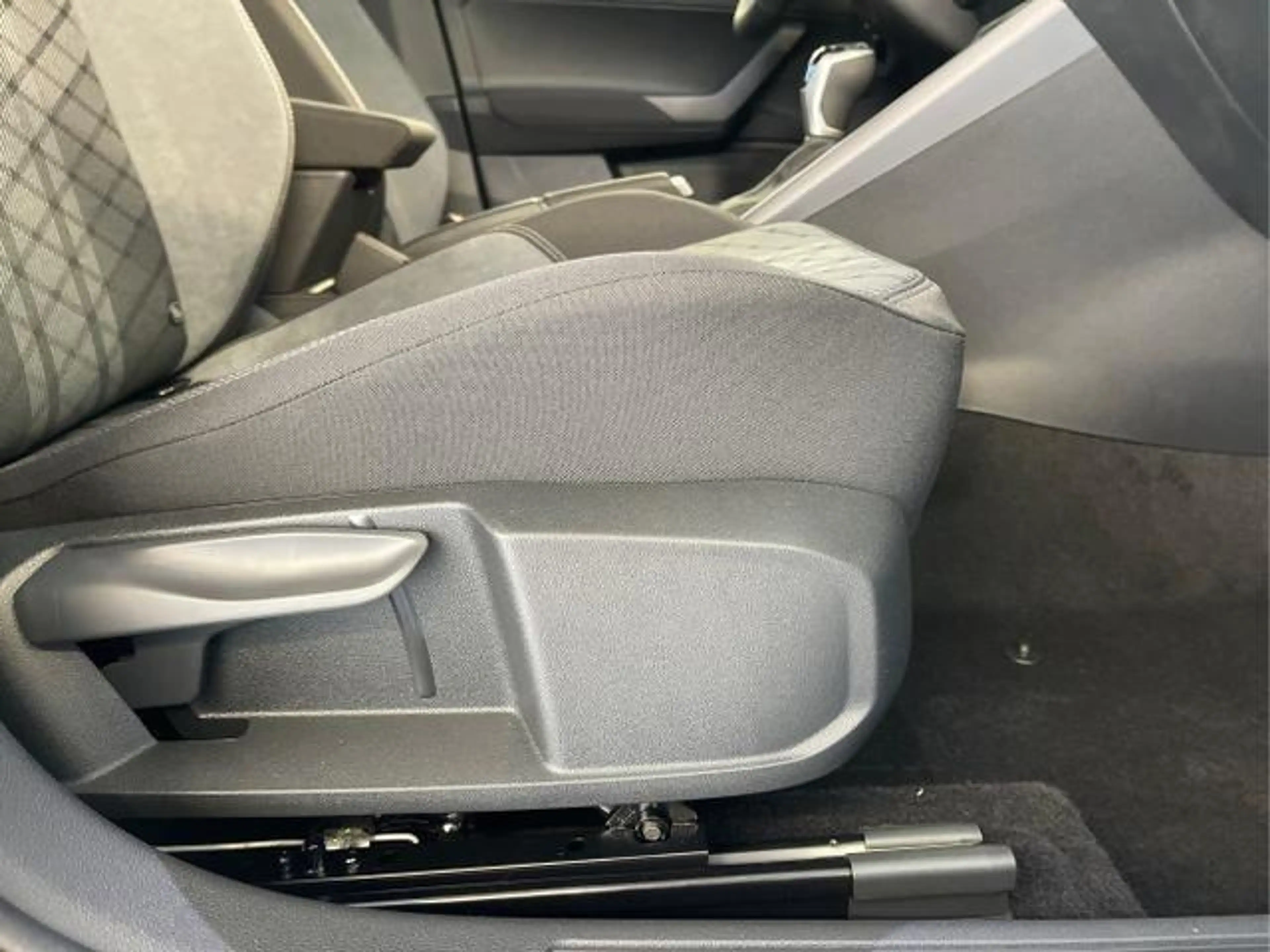 Volkswagen Taigo R-Line 150PS DSG GV5+NaviPro+Pano+Black+AHK+IQ.Dri — photo 15