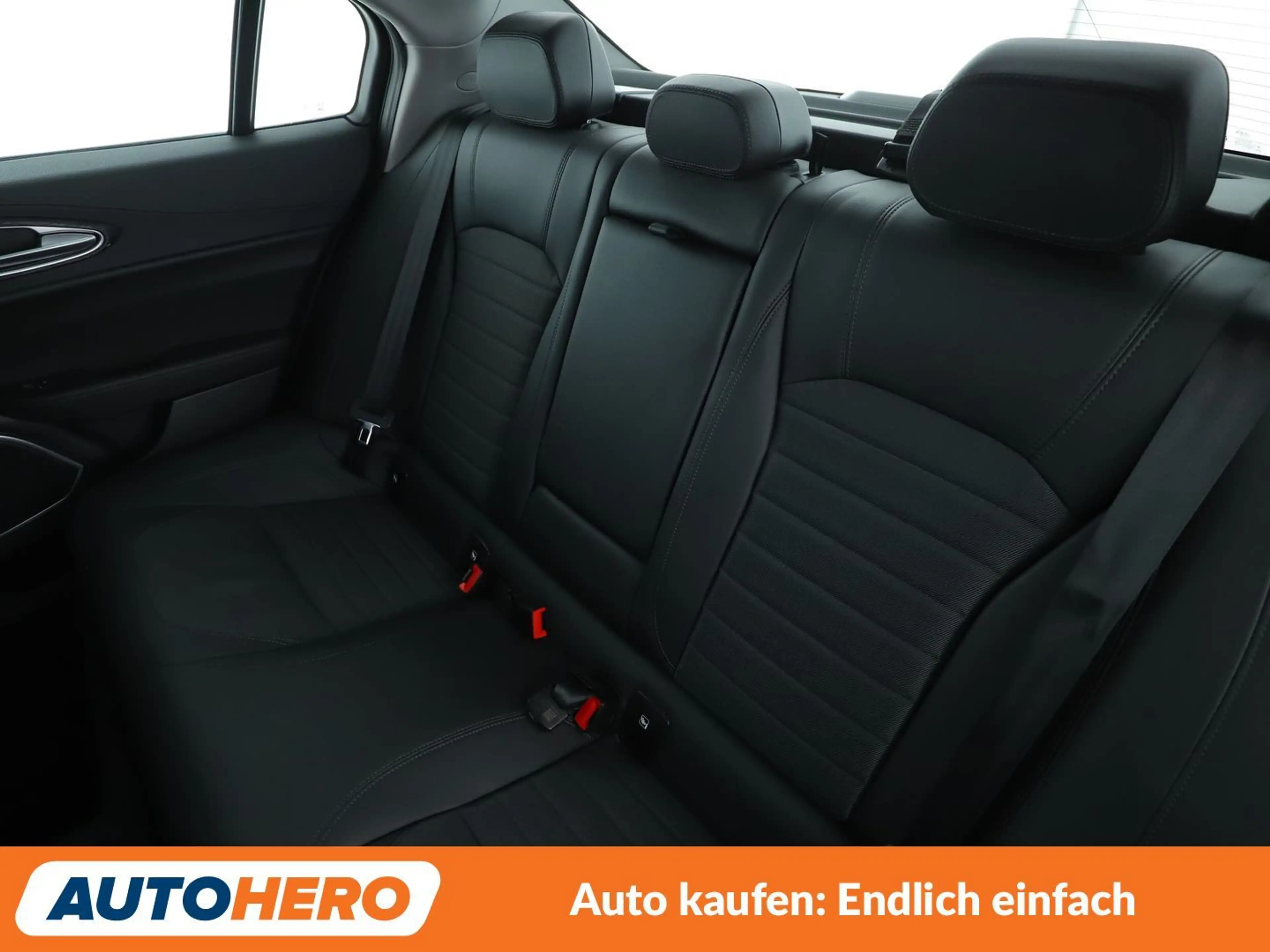 Alfa Romeo Giulia 2.2 JTDM Super Aut.*BiXENON*TEMPO*PDC*SHZ*LHZ*ALU* — photo 14