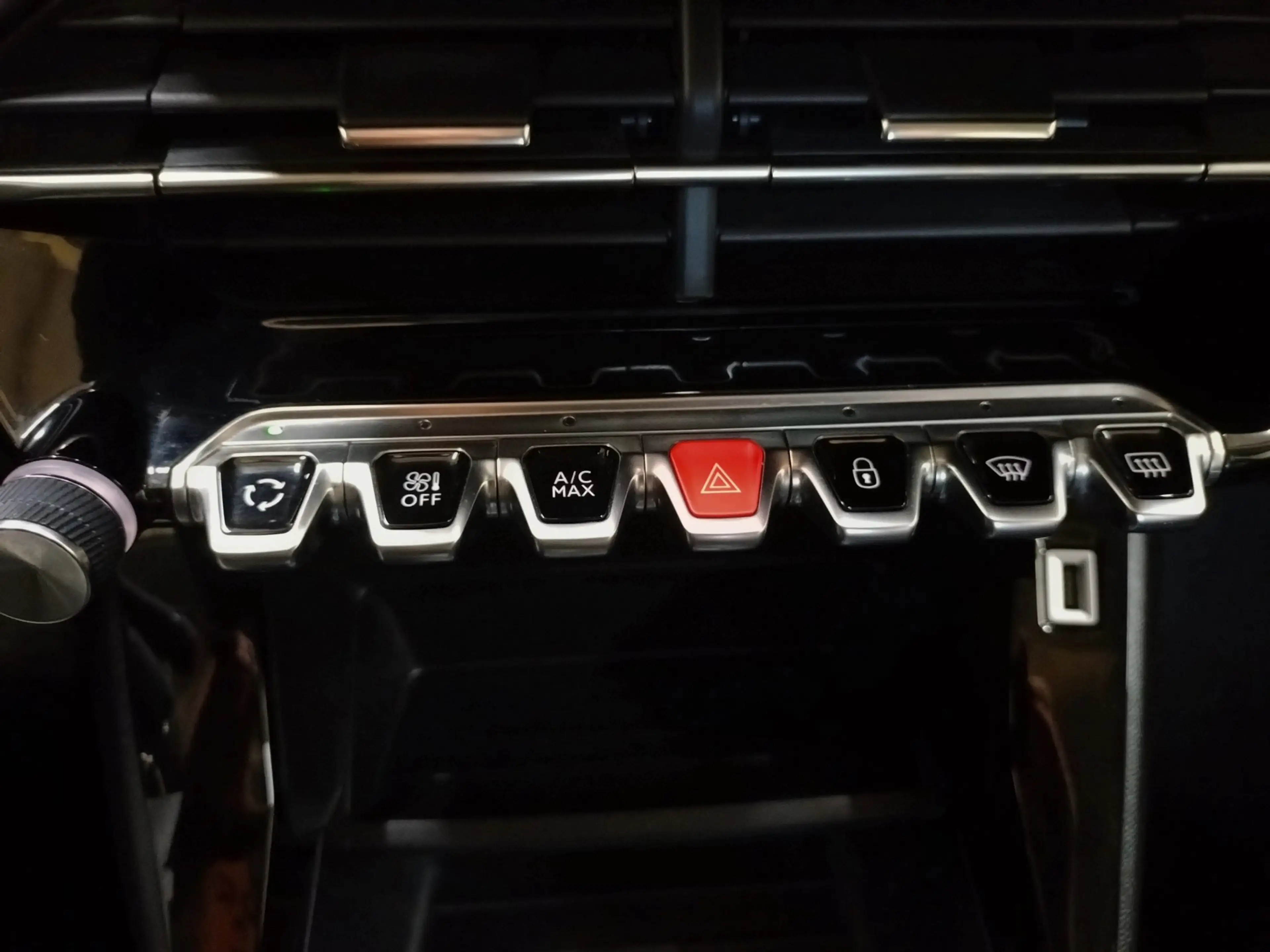 Peugeot 208 1.2 PureTech Active — photo 18
