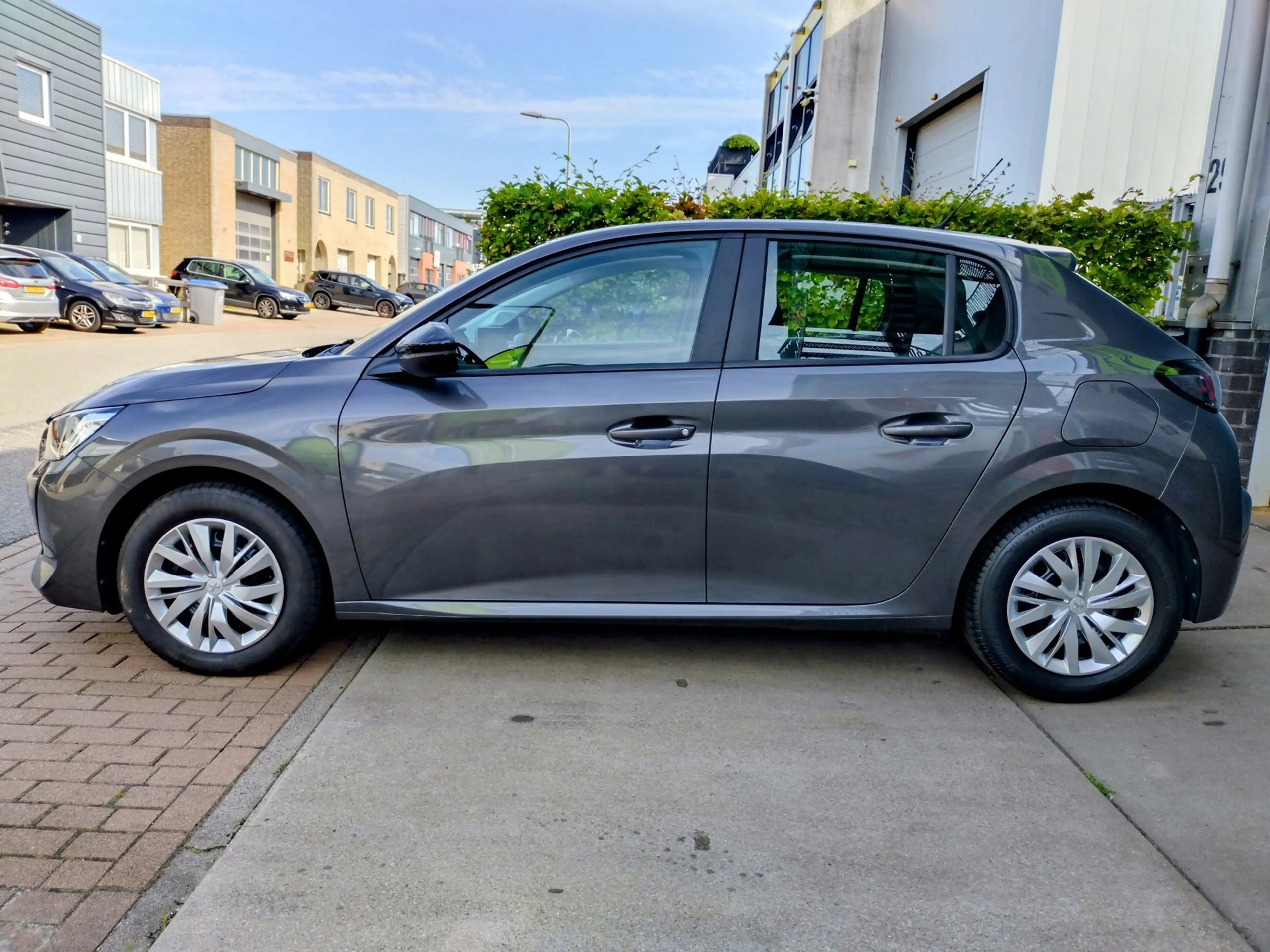 Peugeot 208 1.2 PureTech Active — photo 3