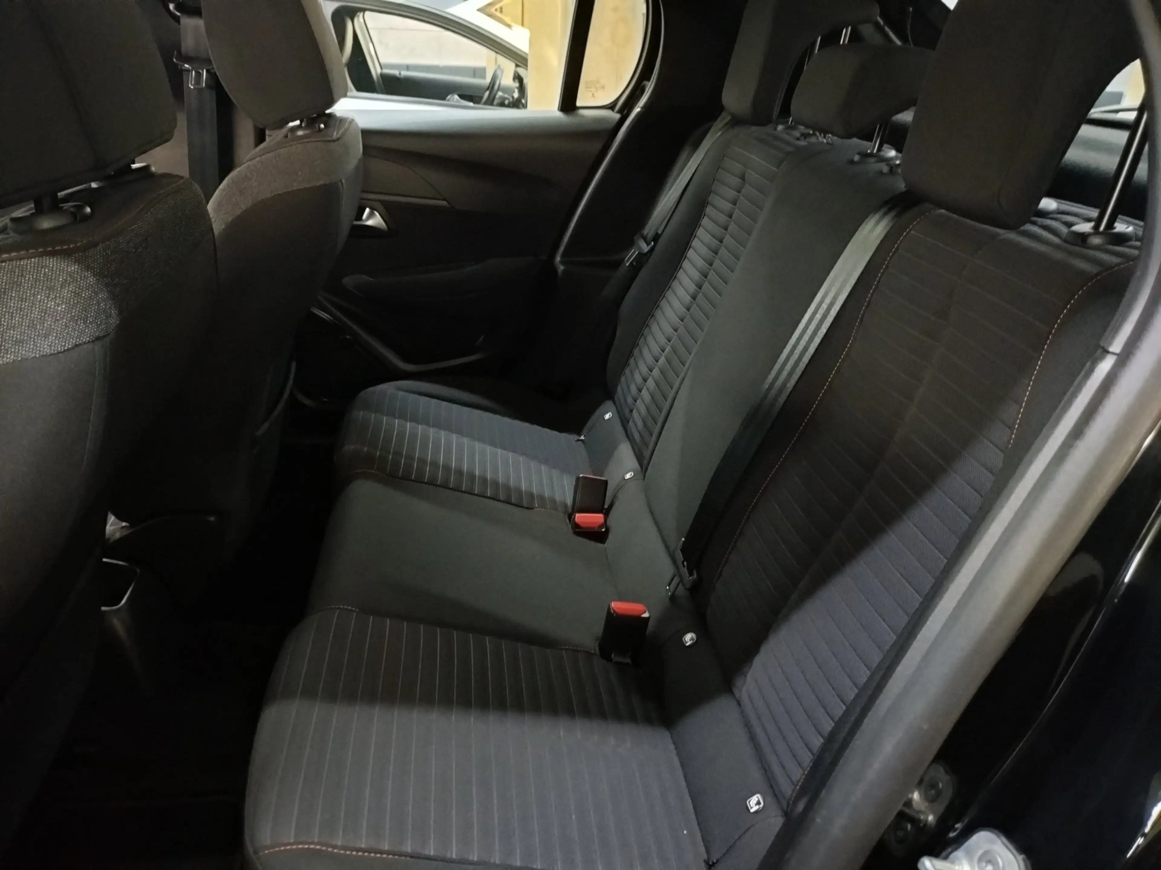 Peugeot 208 1.2 PureTech Active — photo 21