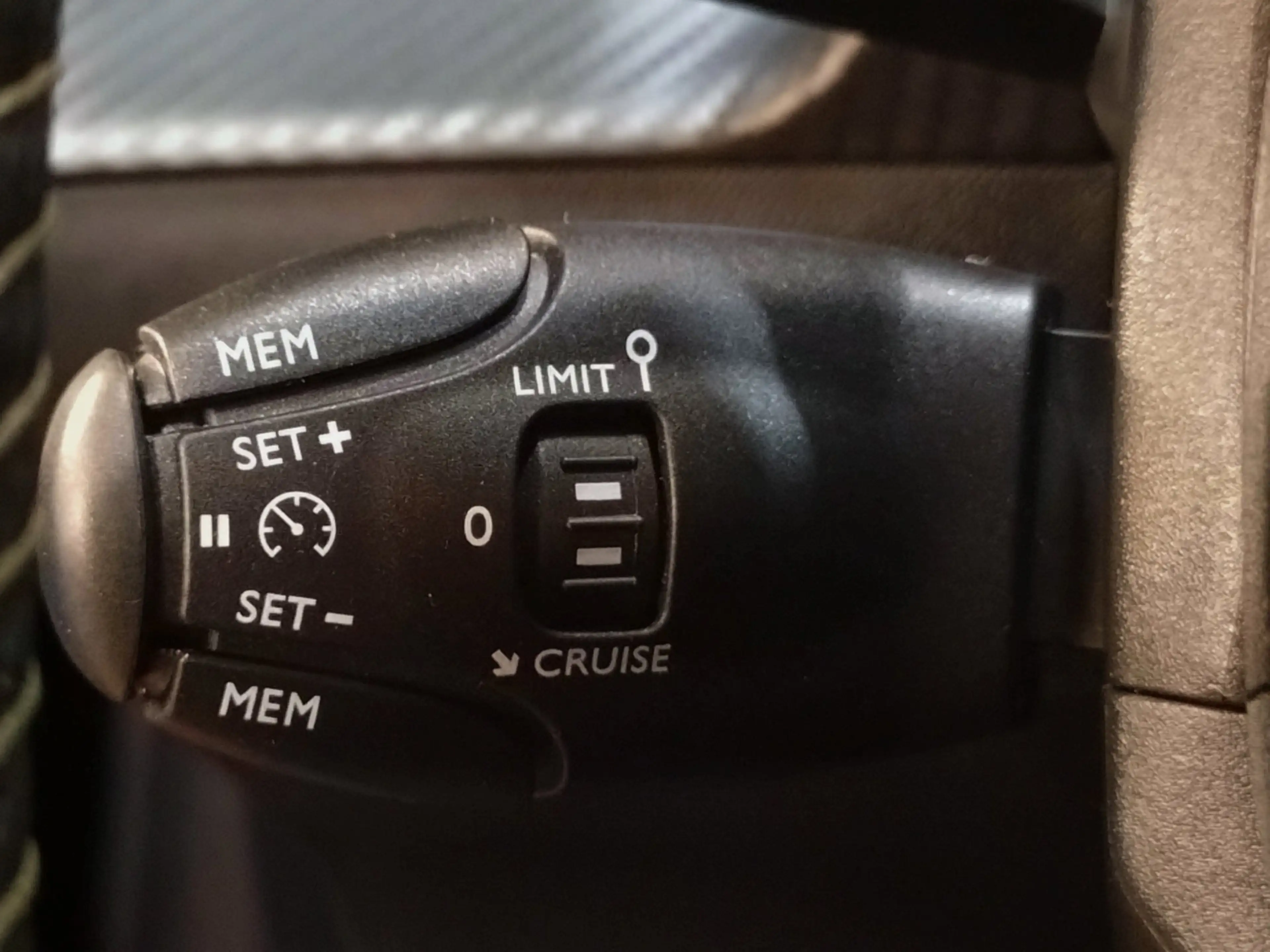 Peugeot 208 1.2 PureTech Active — photo 20
