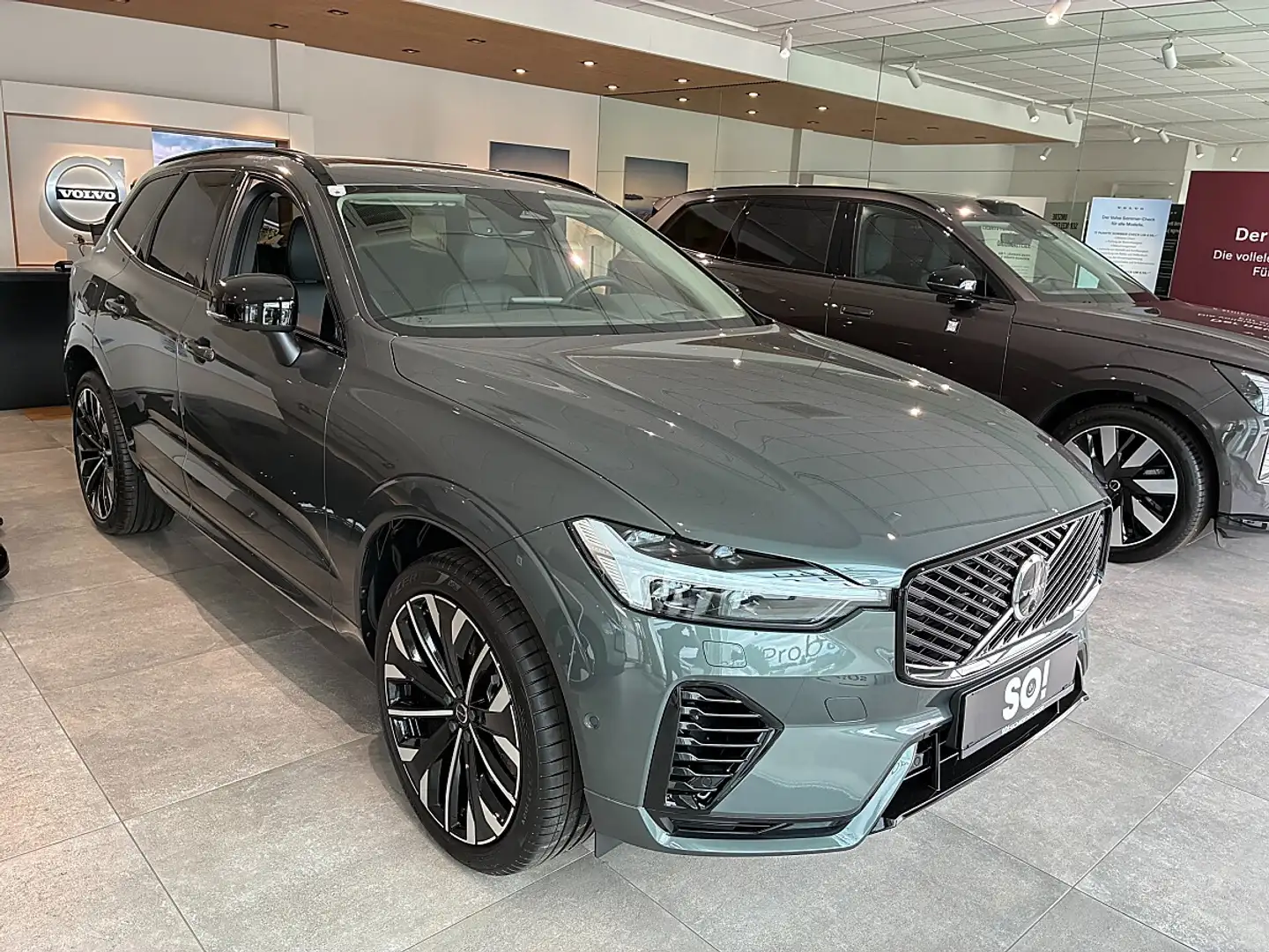 Volvo XC60 T6 AWD PHEV 18,8kWh Ultra Dark Aut. Grün - 1