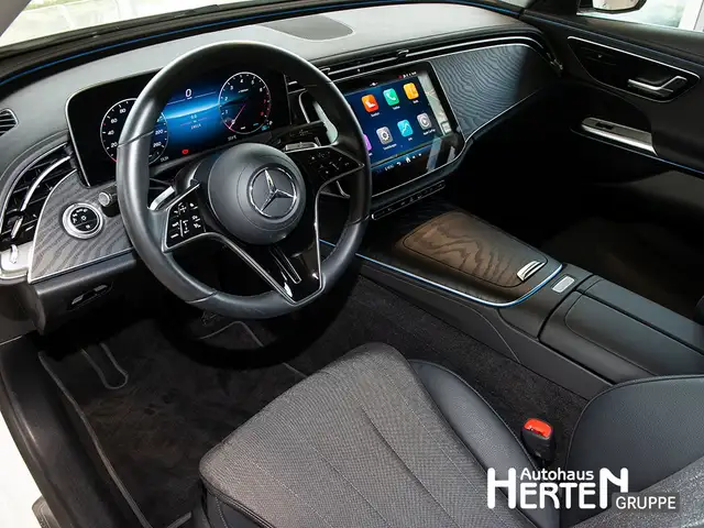 Mercedes-Benz E-Class view 8