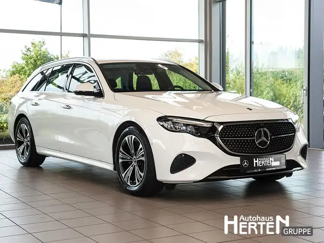 Mercedes-Benz E-Class view 3
