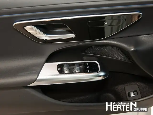 Mercedes-Benz E-Class view 9