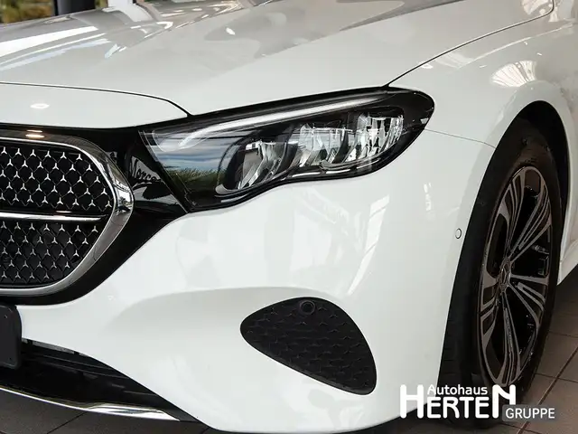 Mercedes-Benz E-Class view 13