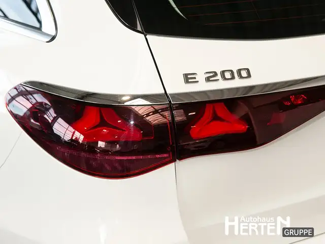 Mercedes-Benz E-Class view 14