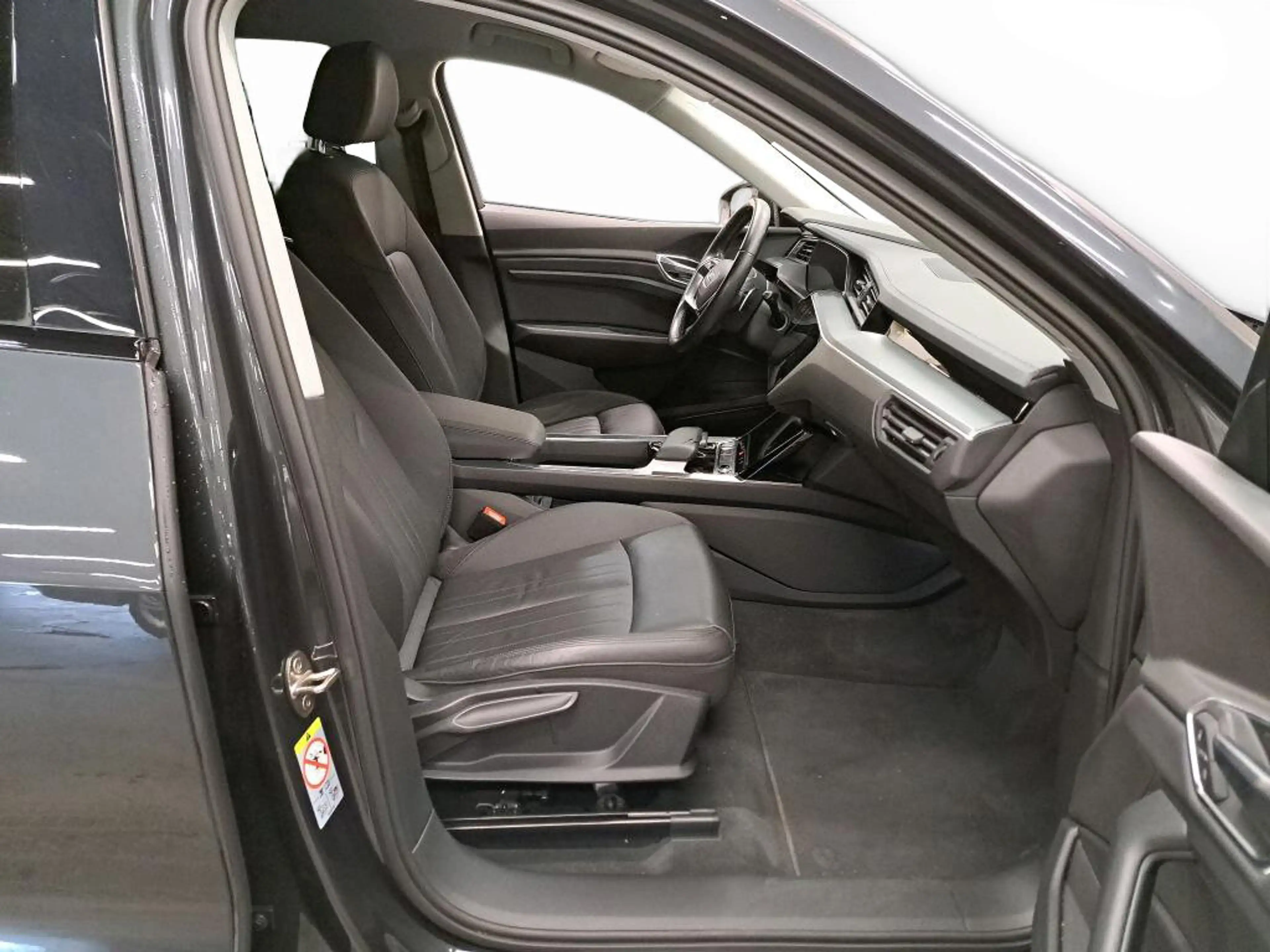 Audi e-tron 55 QUATTRO 408PK — photo 3