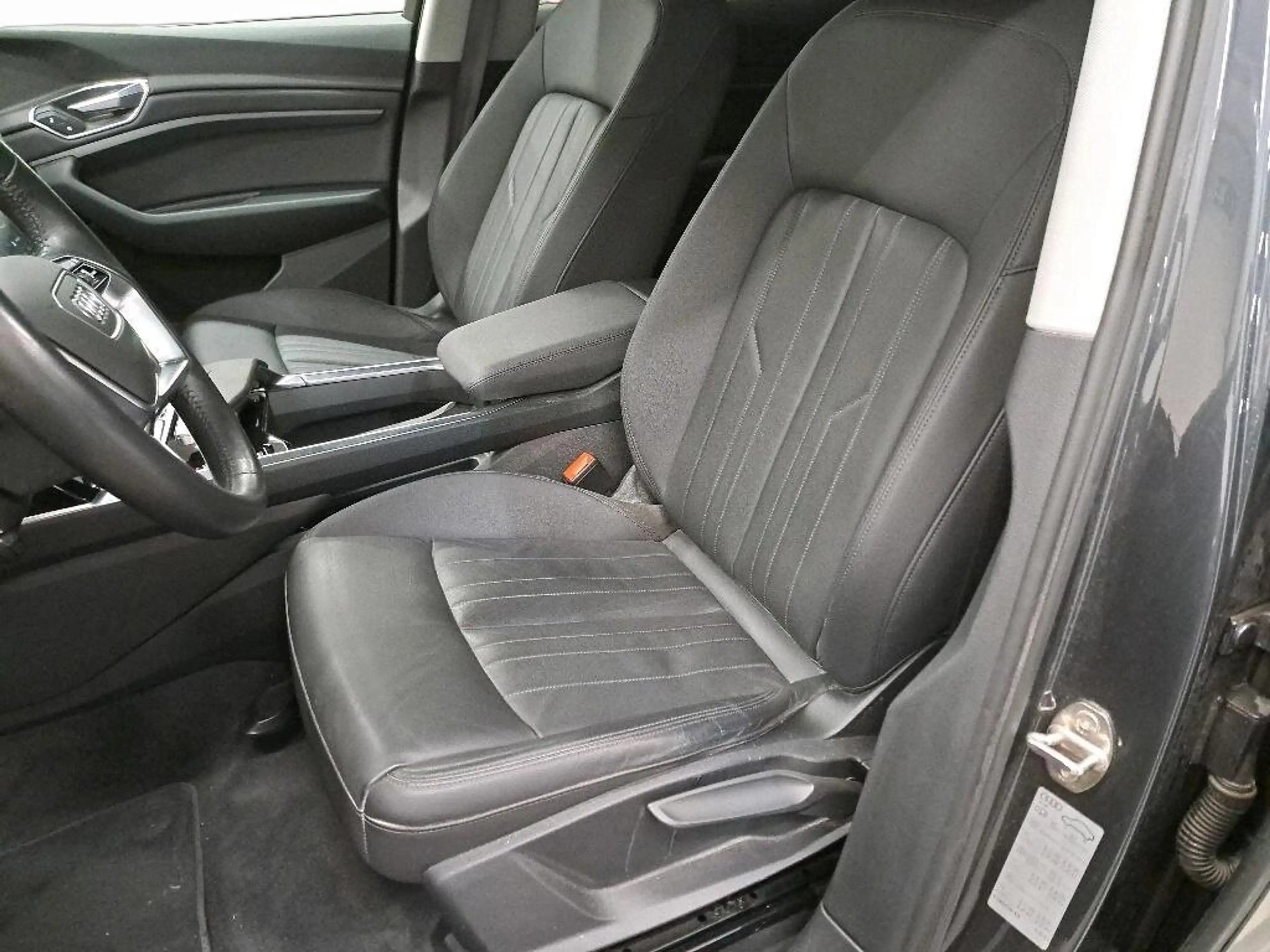 Audi e-tron 55 QUATTRO 408PK — photo 12