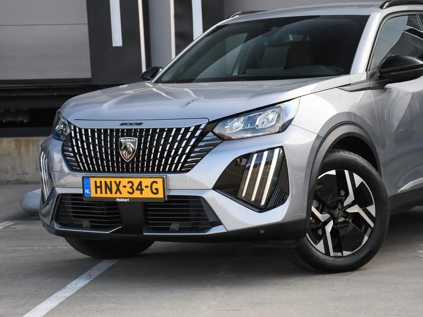 Peugeot 2008 Allure 1.2 PureTech 100pk PDC + CAM. | CRUISE.C | Grau - 2