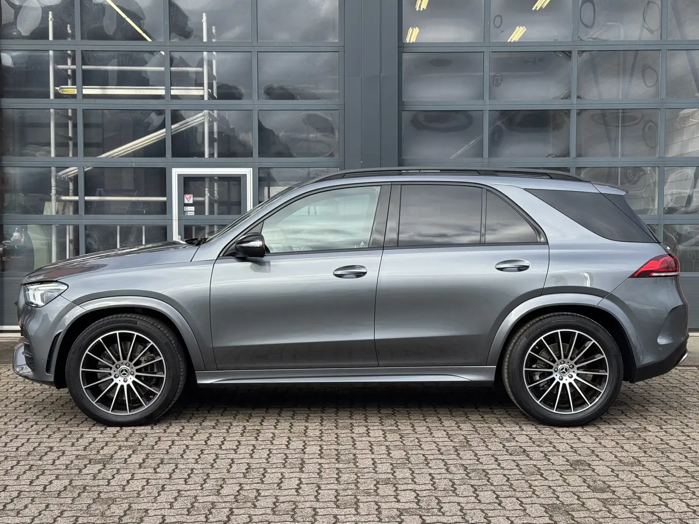 Mercedes-Benz GLE 450 4-Matic AMG Line | Trekhaak | Panoramadak | Memory Gri - 2
