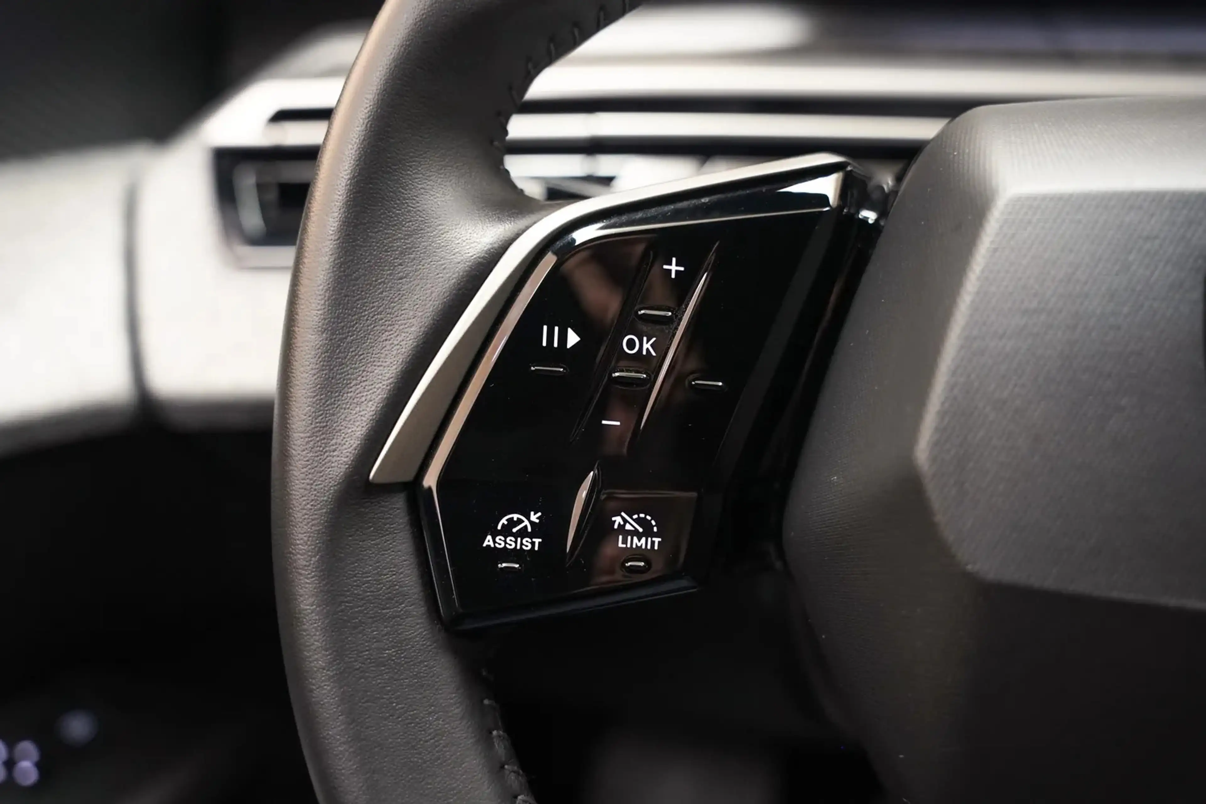 Peugeot 3008 e-3008 Allure 73kWh [ LED Apple/Android Camera ] — photo 15