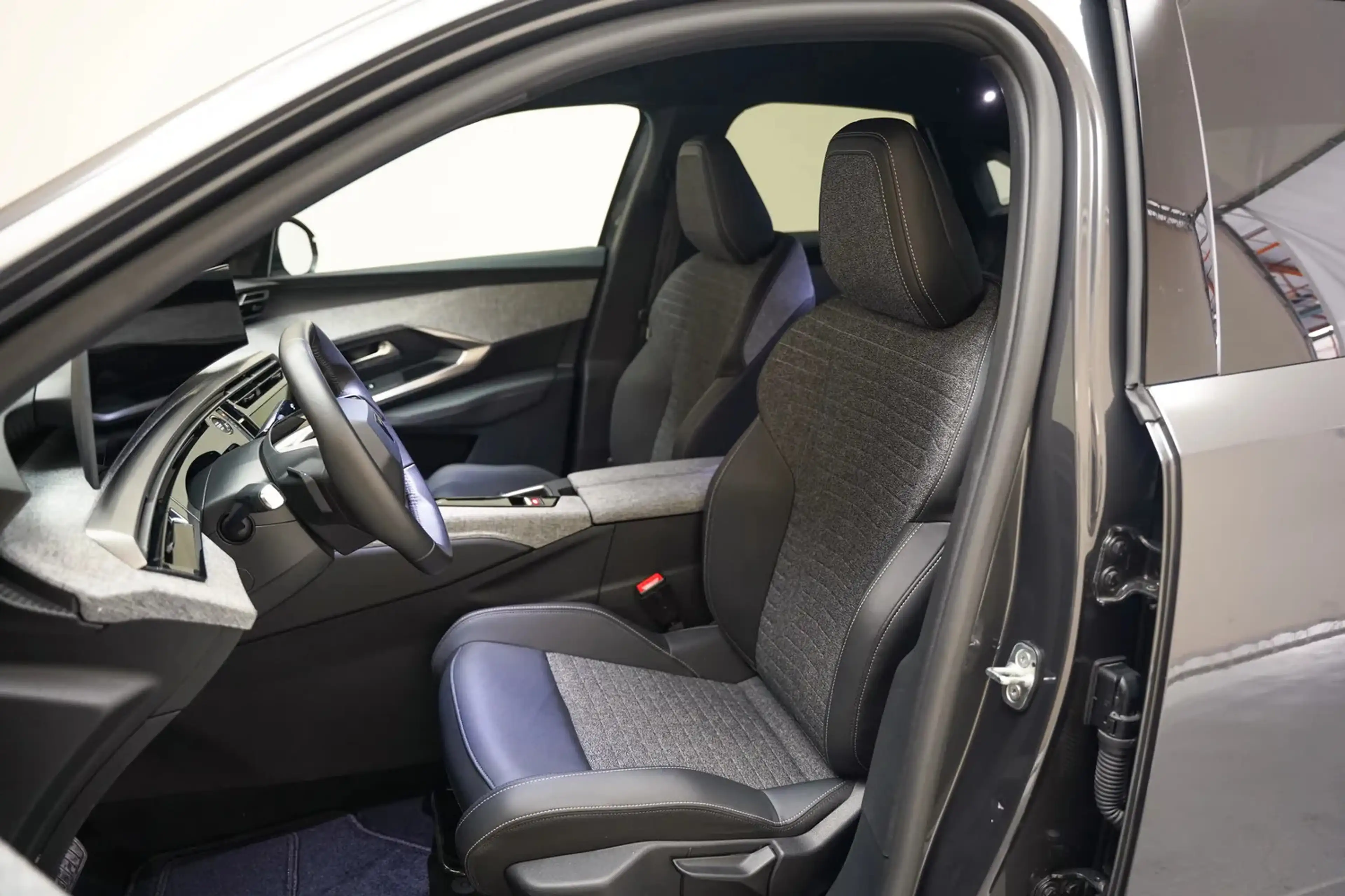 Peugeot 3008 e-3008 Allure 73kWh [ LED Apple/Android Camera ] — photo 9