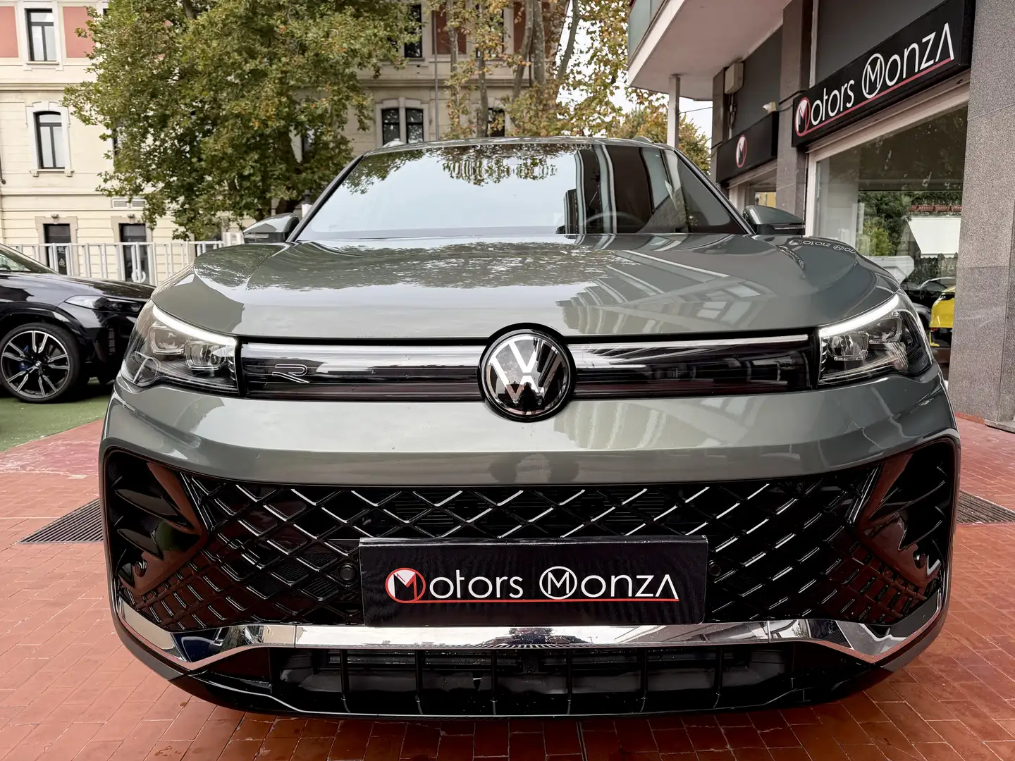 Volkswagen Tiguan Tiguan III 2024 2.0 tdi R-Line 150cv dsg Grigio - 2