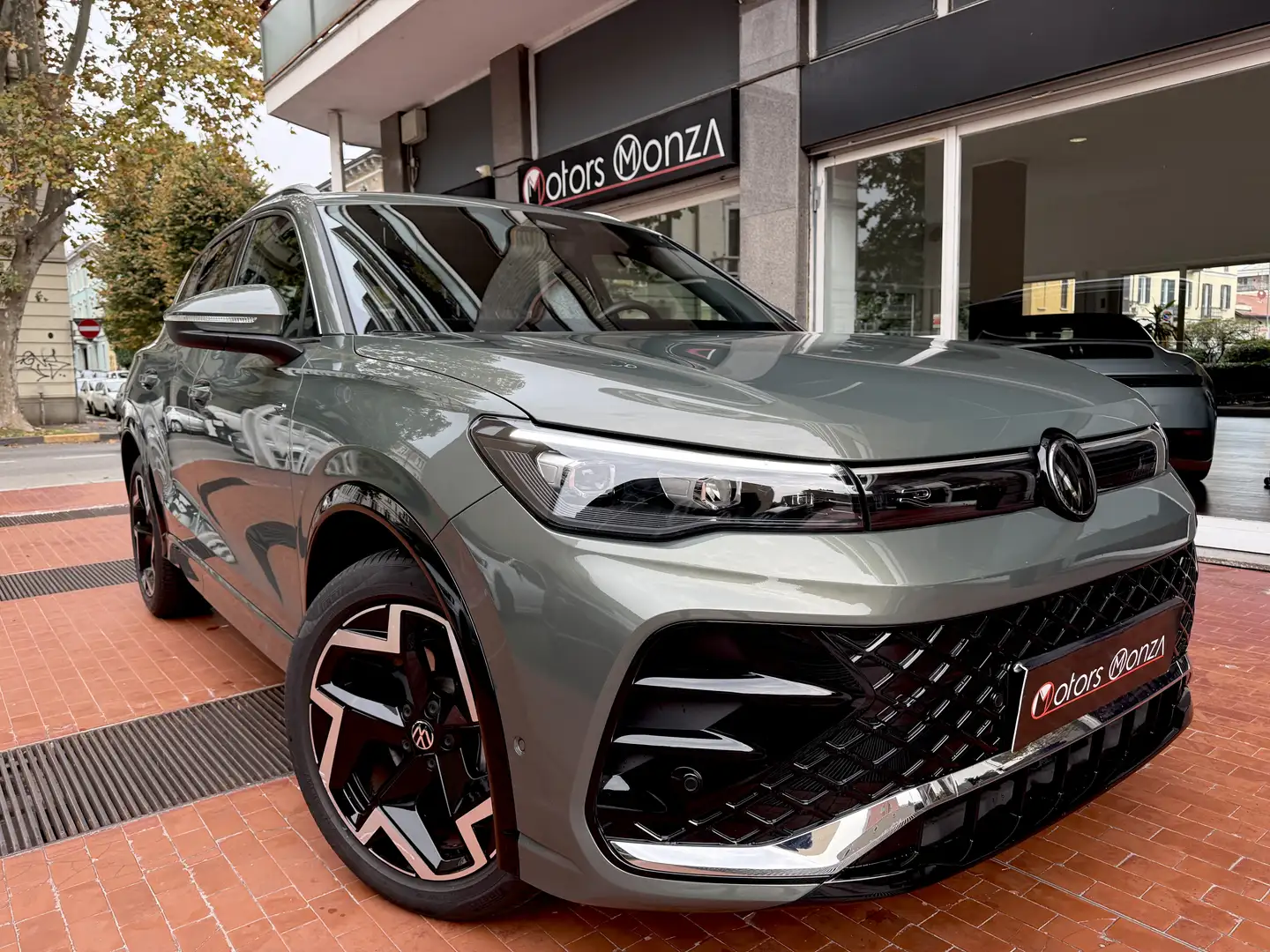 Volkswagen Tiguan Tiguan III 2024 2.0 tdi R-Line 150cv dsg Grigio - 1