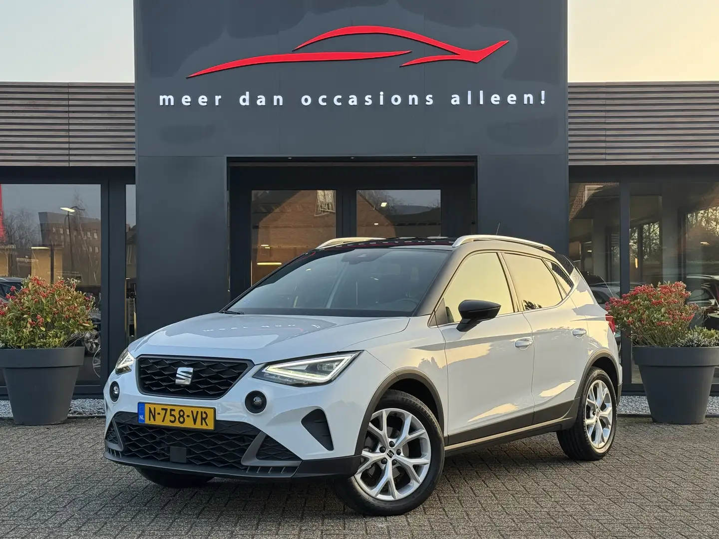 SEAT Arona Arona 1.0 EcoTSI 95pk FR Weiß - 1