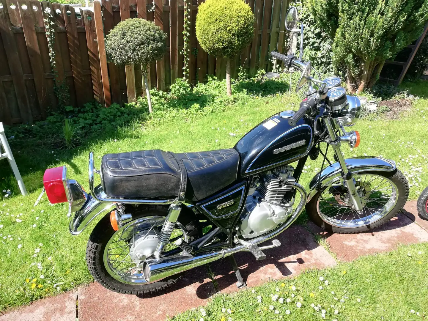 Suzuki GN 125 Suzuki NF41A Negro - 1