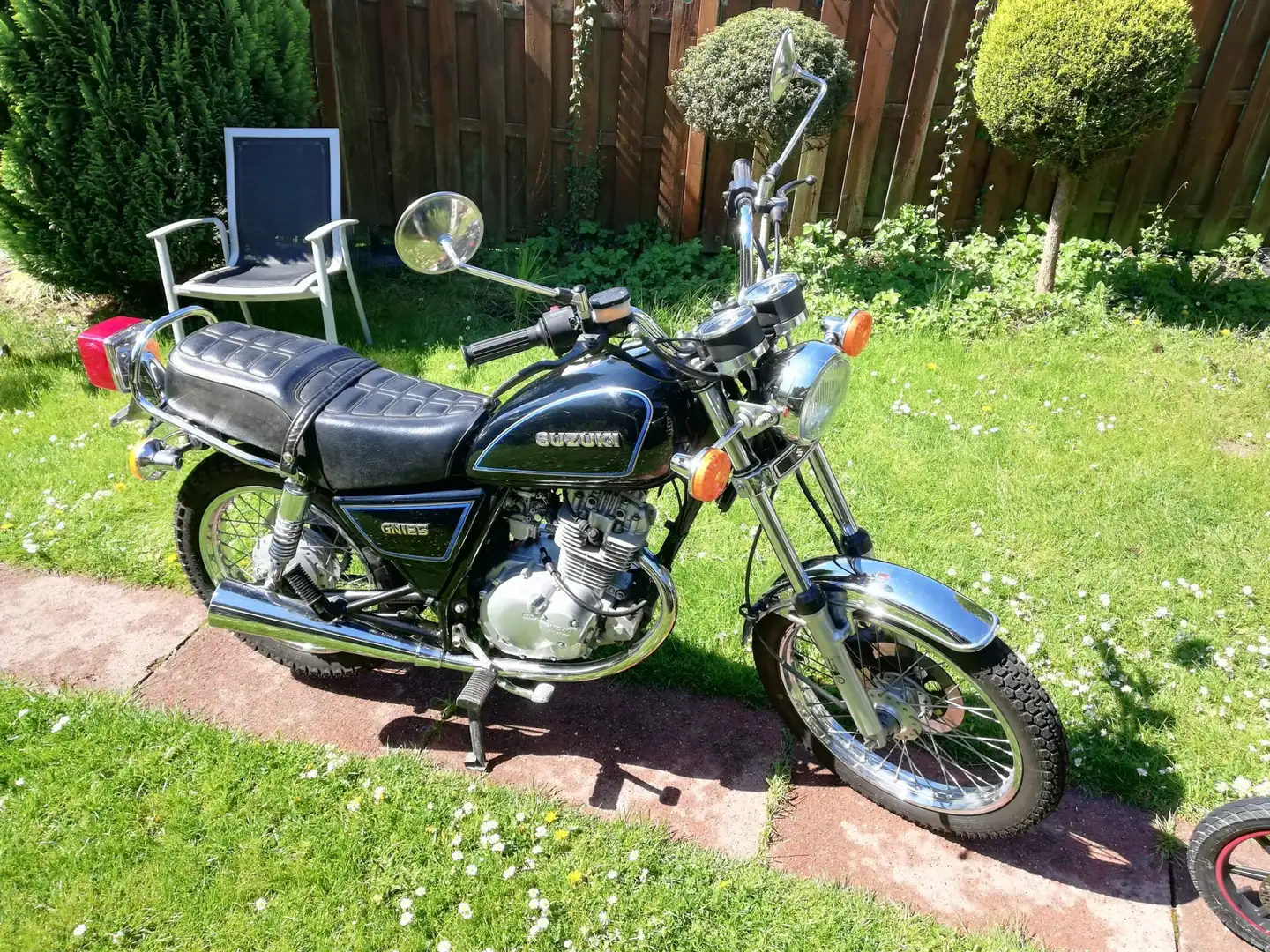 Suzuki GN 125 Suzuki NF41A Negro - 2