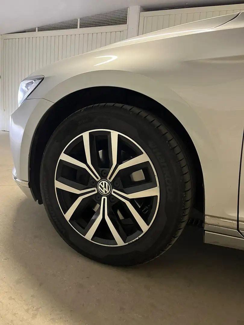 Volkswagen Passat Variant 2.0 tdi Highline Executive 150cv Gümüş rengi - 2