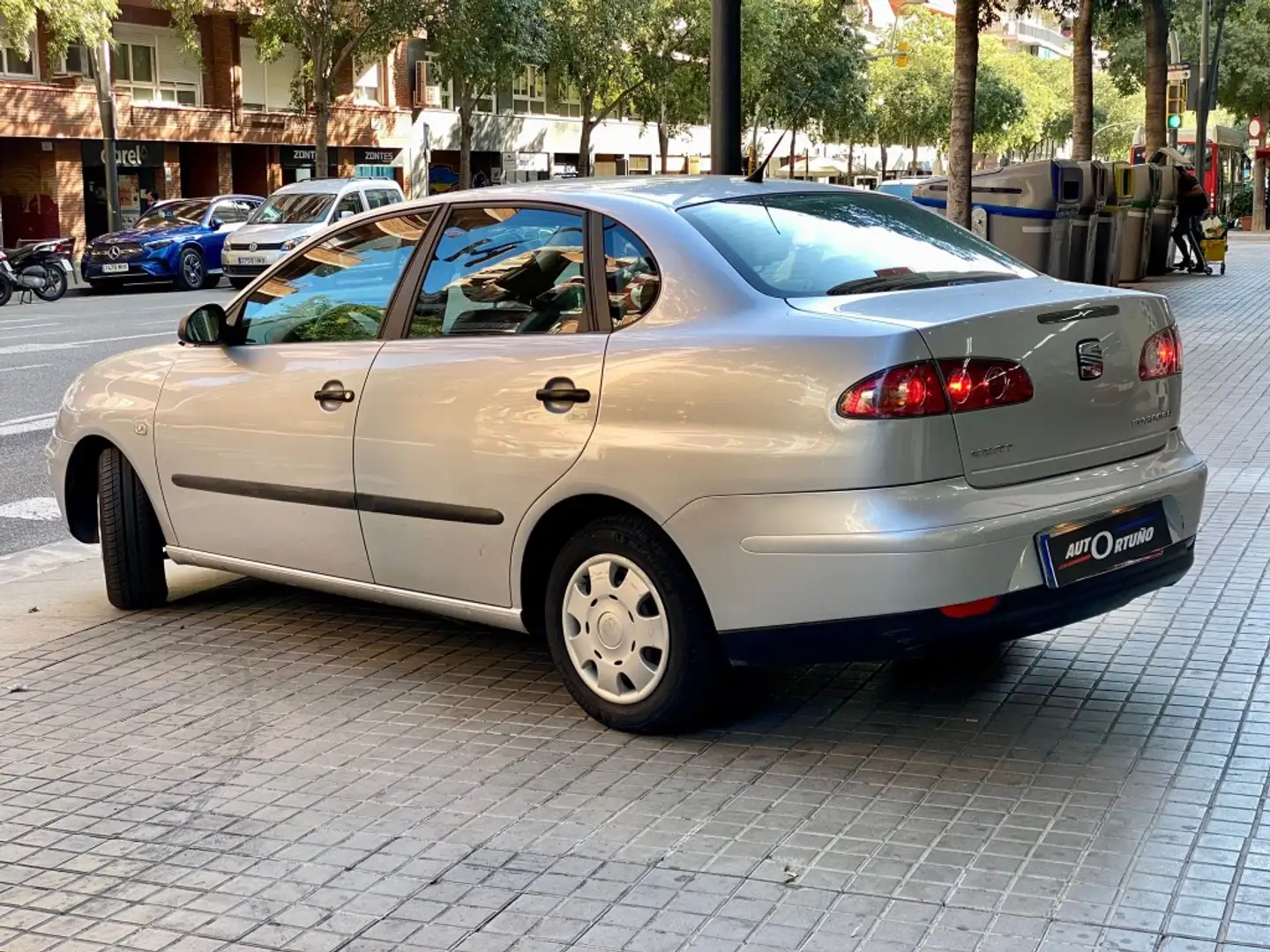 SEAT Cordoba 1.4 16 Stella 75 Plateado - 2