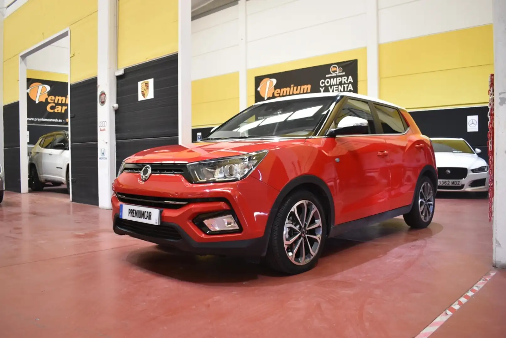 SsangYong Tivoli D16T Limited 4x2 Aut. Rojo - 1