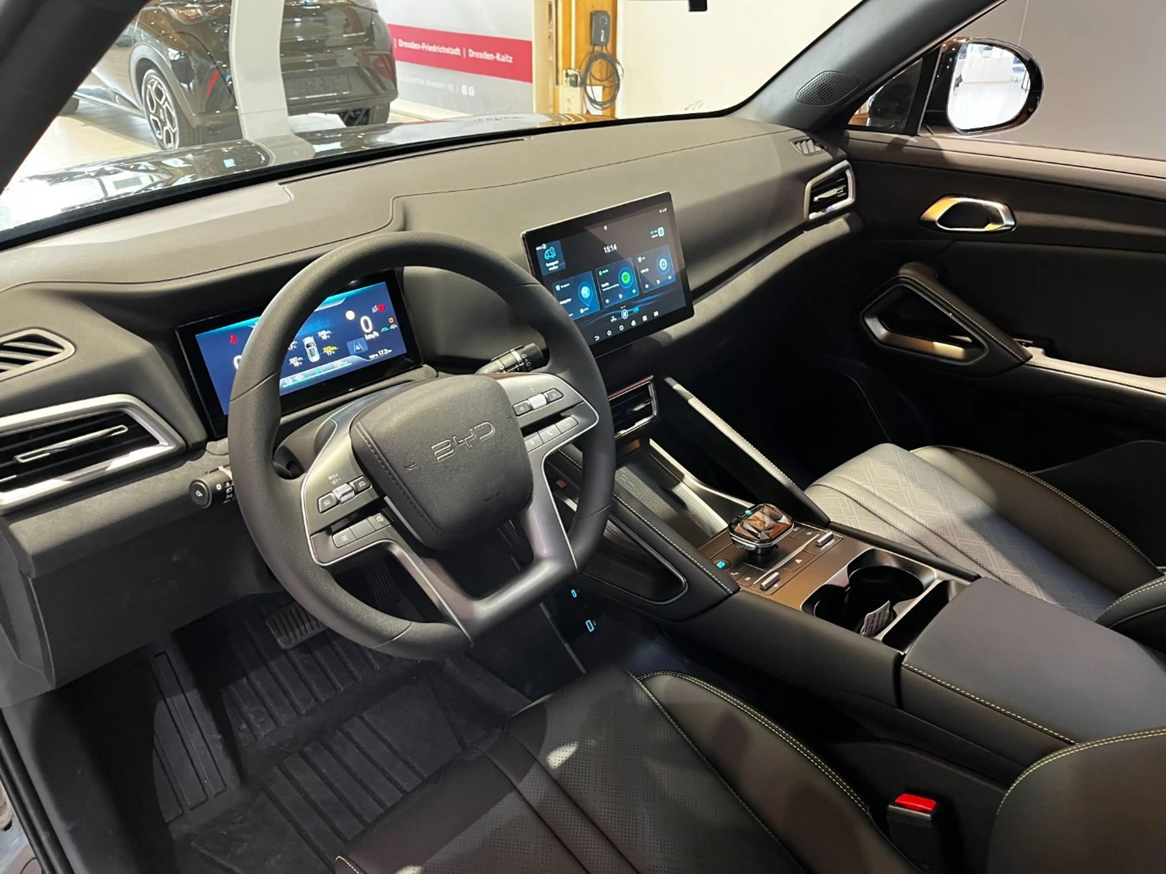 BYD Atto 2 Active Navi LED Pano ACC Kamera Connect — photo 13