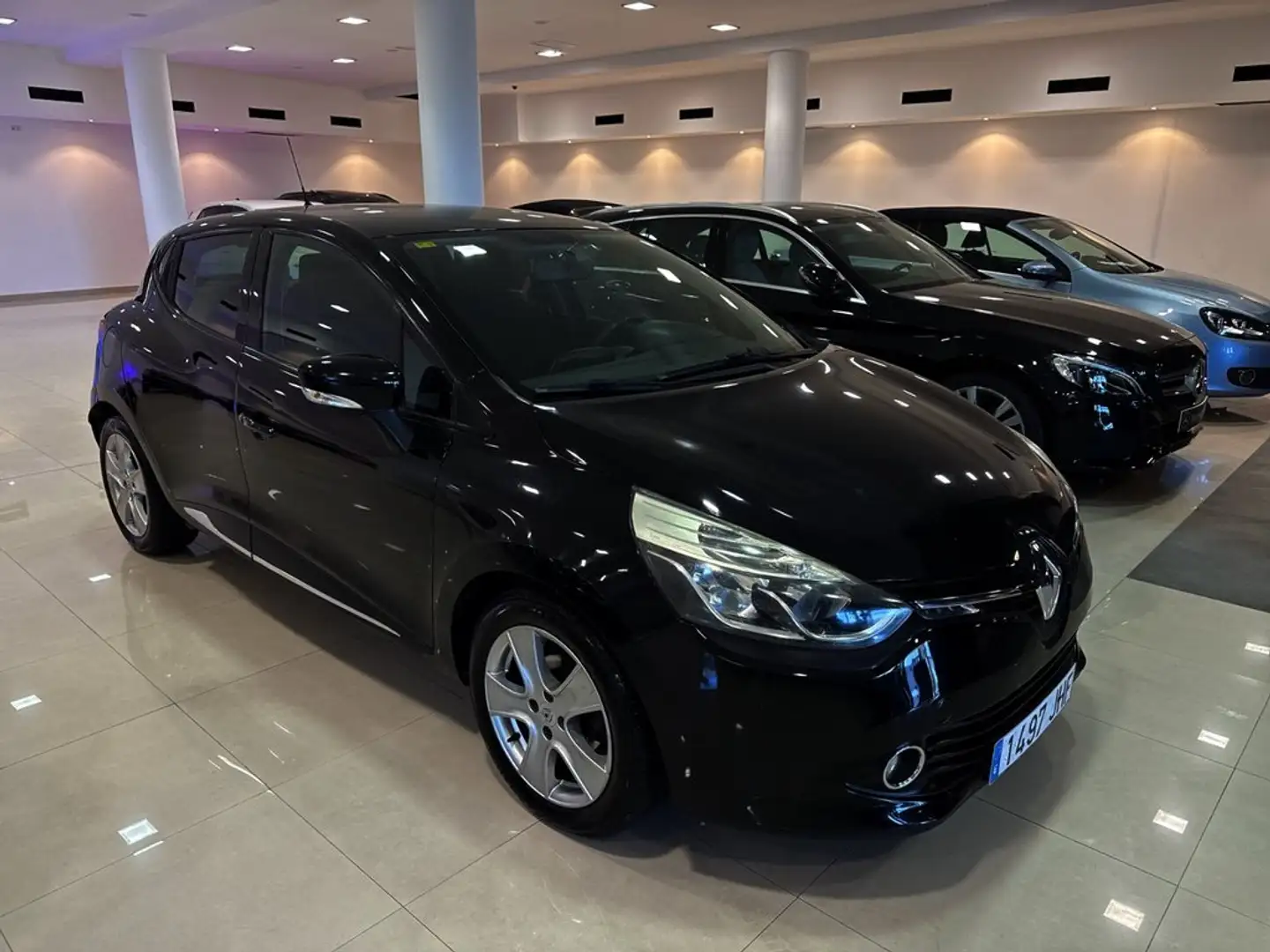 Renault Clio Expression 1.2 16v 75 Euro 6 Schwarz - 2