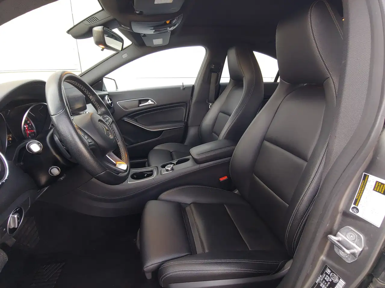Mercedes-Benz CLA снимка Mercedes-Benz CLA
