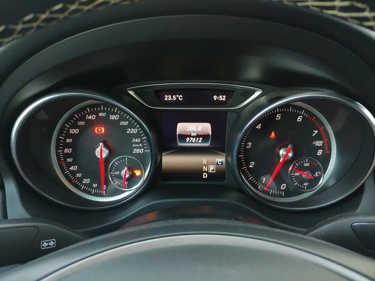 Mercedes-Benz CLA снимка Mercedes-Benz CLA