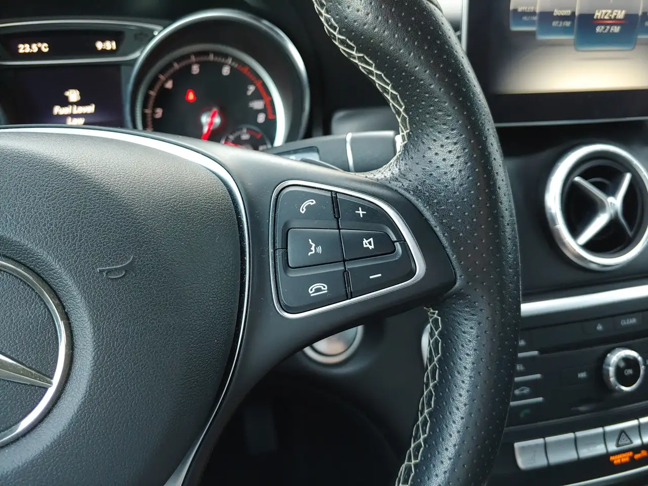 Mercedes-Benz CLA снимка Mercedes-Benz CLA