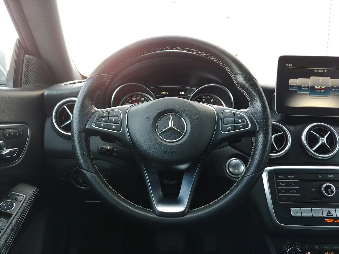 Mercedes-Benz CLA снимка Mercedes-Benz CLA
