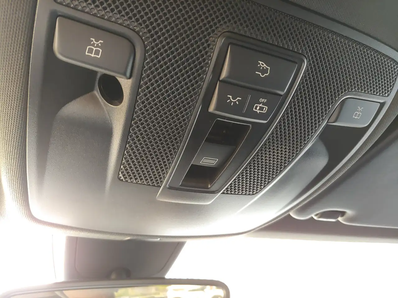 Mercedes-Benz CLA снимка Mercedes-Benz CLA