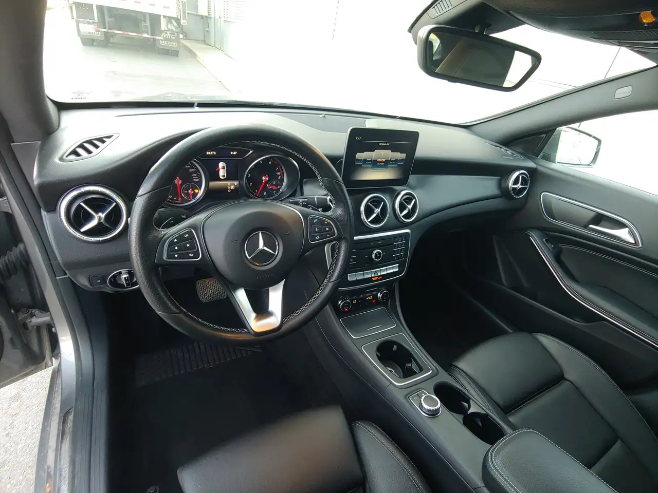 Mercedes-Benz CLA снимка Mercedes-Benz CLA