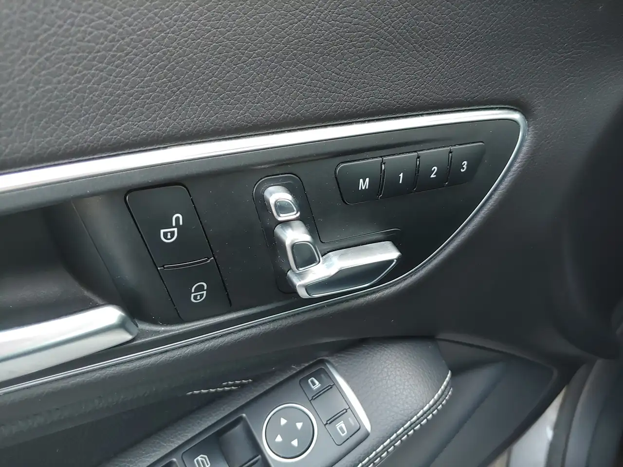 Mercedes-Benz CLA снимка Mercedes-Benz CLA