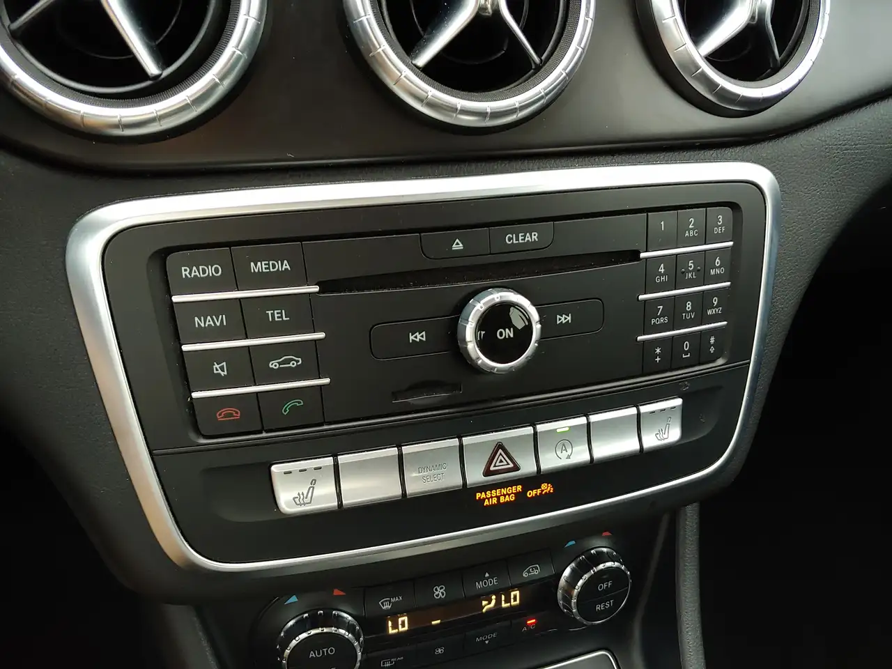 Mercedes-Benz CLA снимка Mercedes-Benz CLA